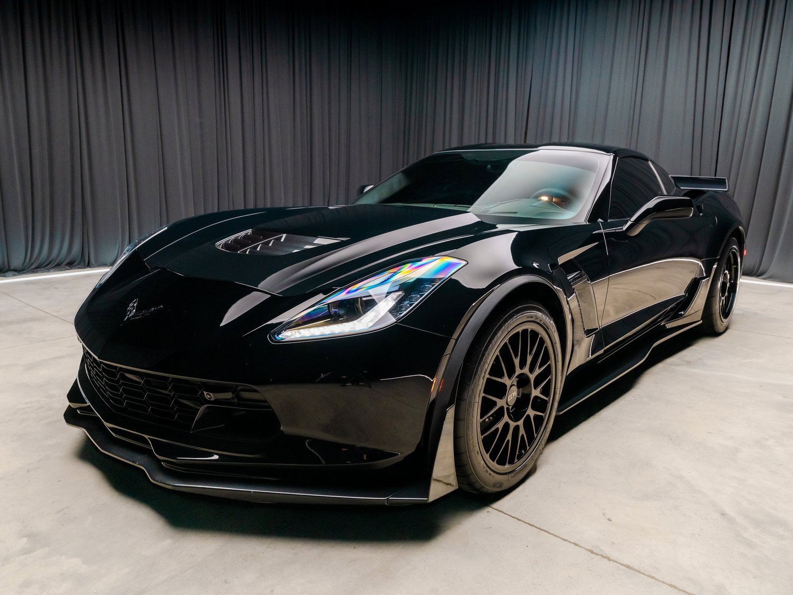 Used 2016 Chevrolet Corvette Z06 w/ 3LZ Preferred Equipment Group image 9
