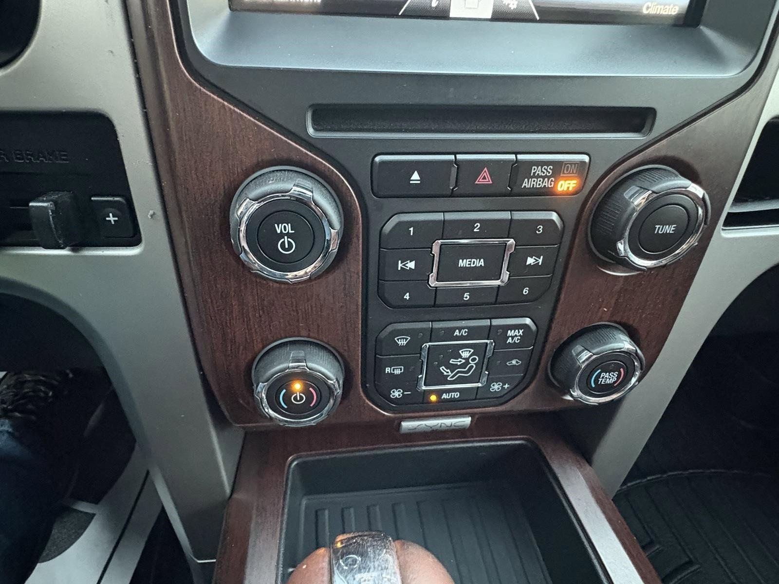 Used 2014 Ford F150 King Ranch w/ King Ranch Luxury Package image 40