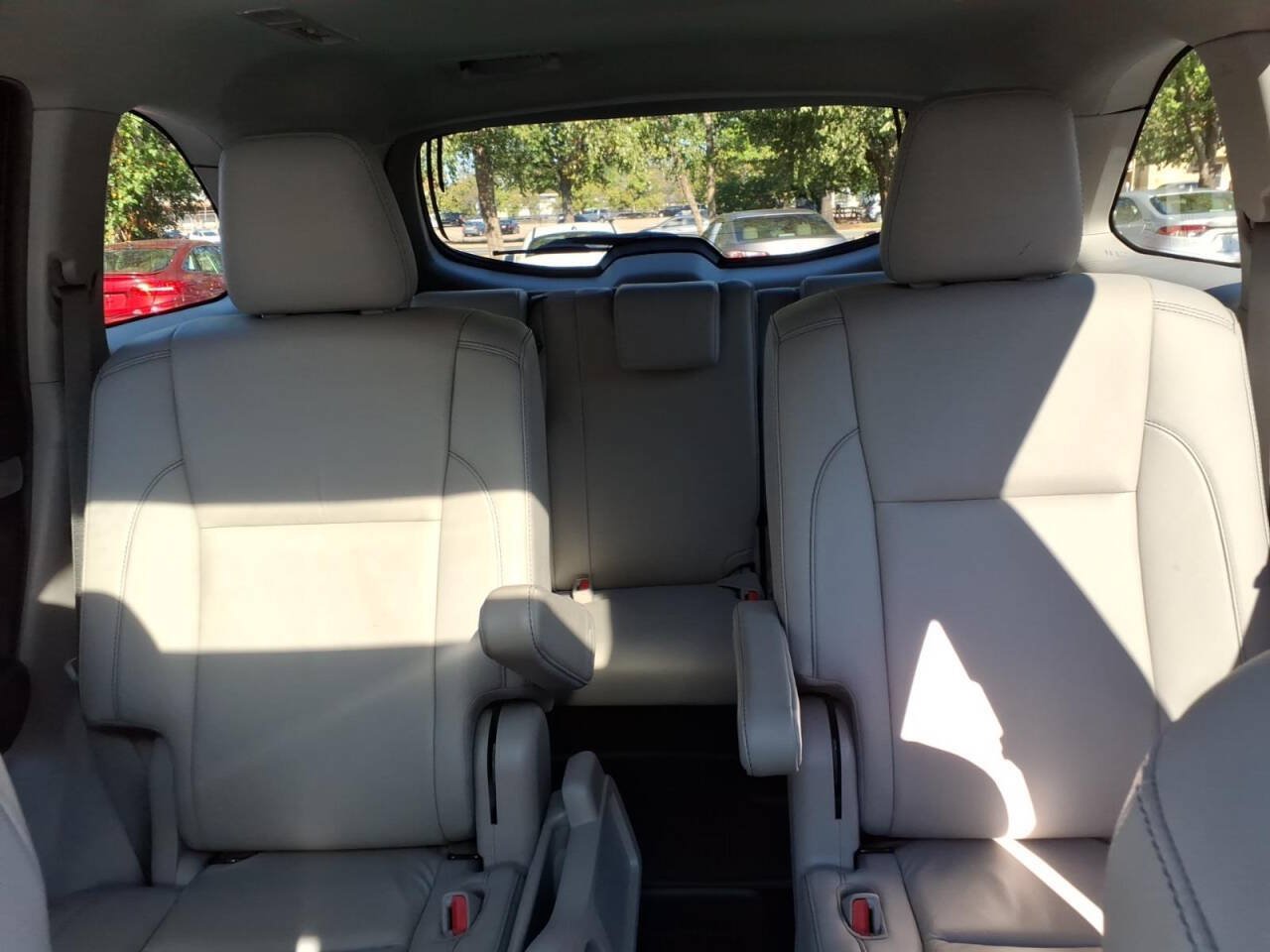 Used 2019 Toyota Highlander XLE FWD image 20