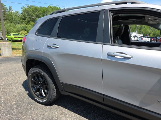 Used 2019 Jeep Cherokee Trailhawk AWD/4WD image 33