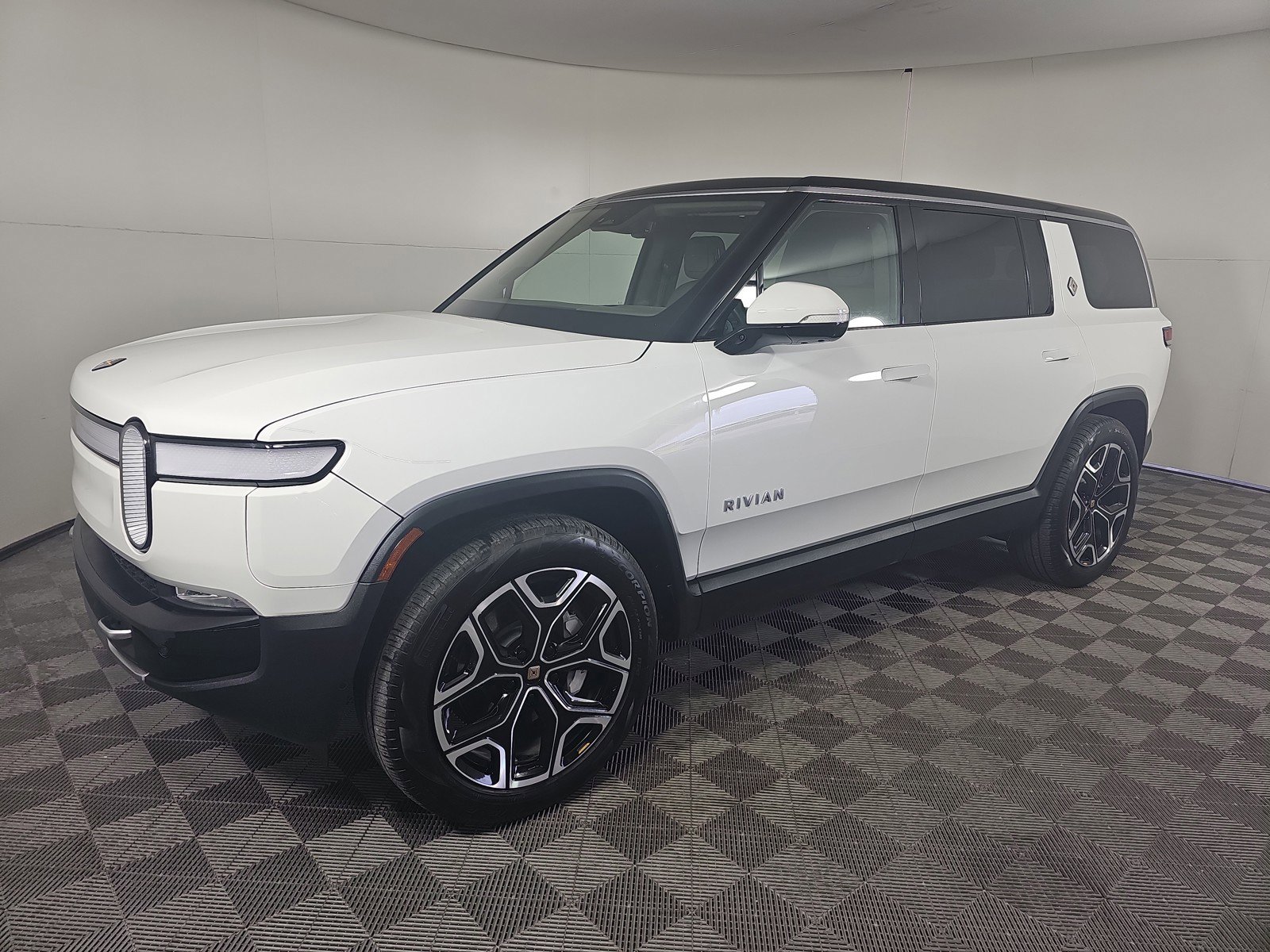 Used 2024 Rivian R1S Adventure