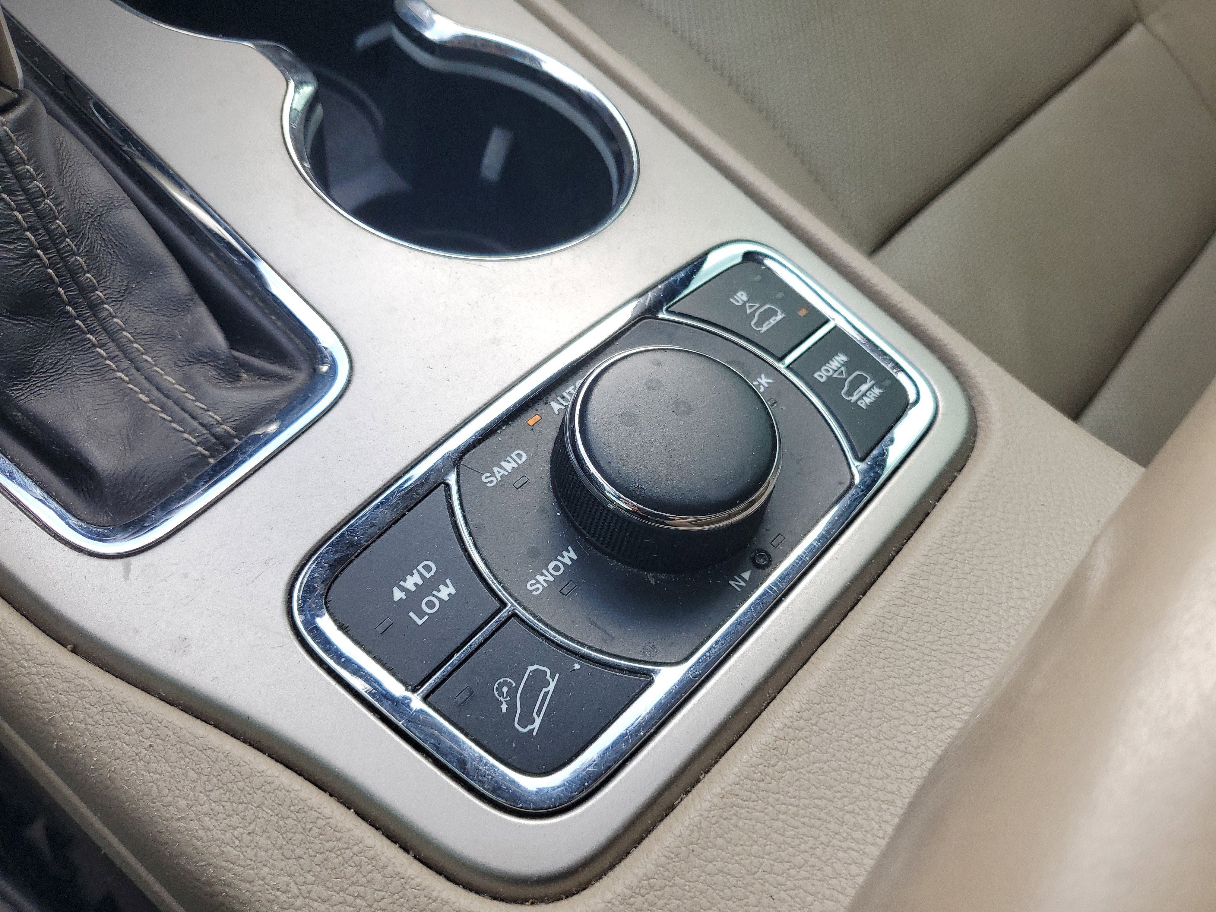 Used 2017 Jeep Grand Cherokee Overland image 39