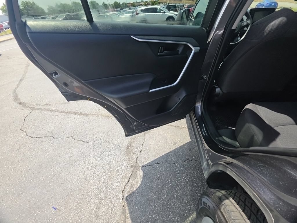 Used 2021 Toyota RAV4 LE FWD image 26
