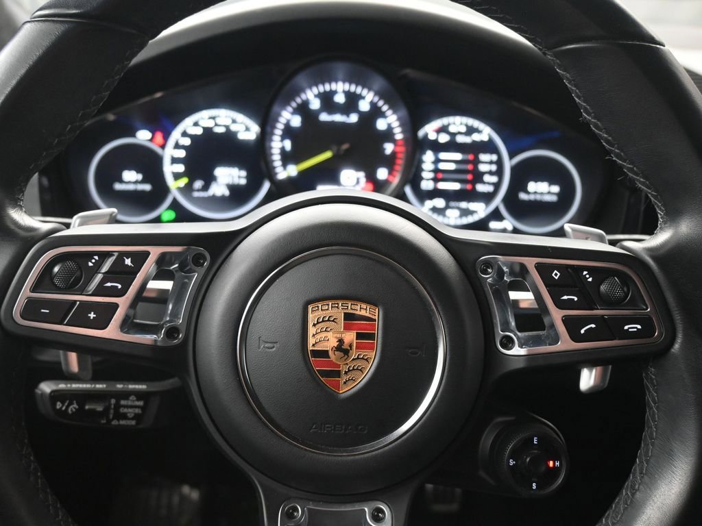 Certified 2022 Porsche Cayenne Turbo S AWD/4WD image 20