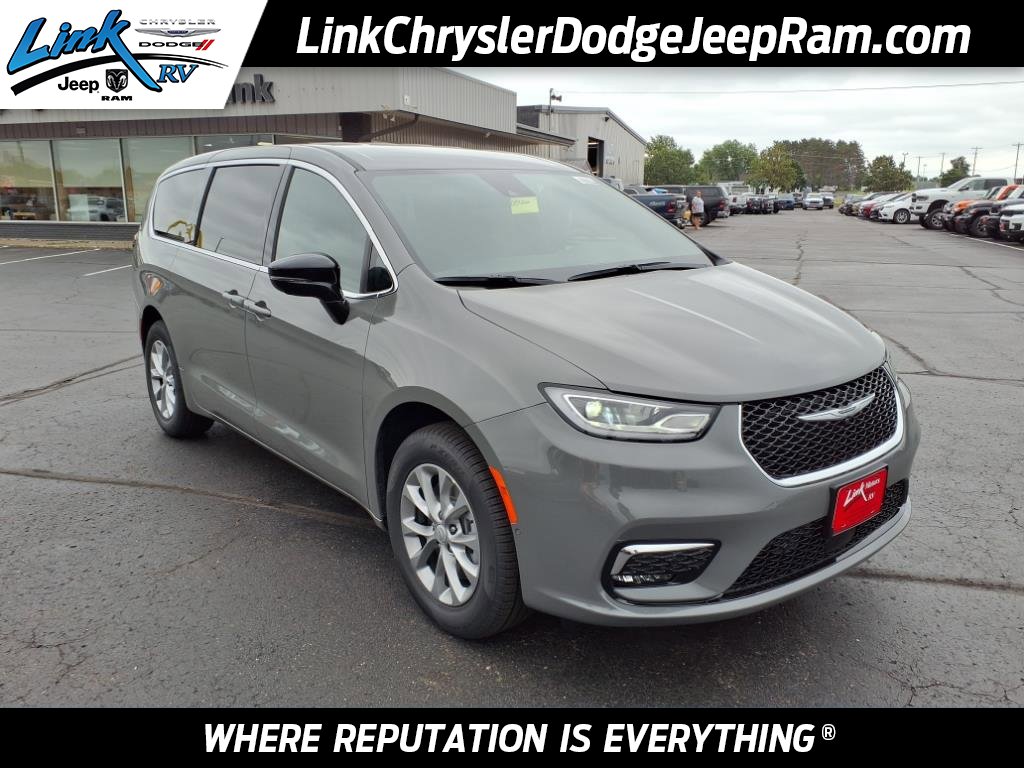 New 2025 Chrysler Pacifica Select