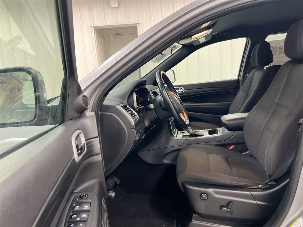 Used 2021 Jeep Grand Cherokee Laredo w/ Security & Convenience Group image 19