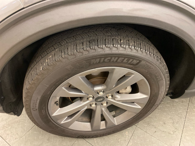 Used 2023 Ford Explorer XLT w/ Equipment Group 202A AWD/4WD image 4
