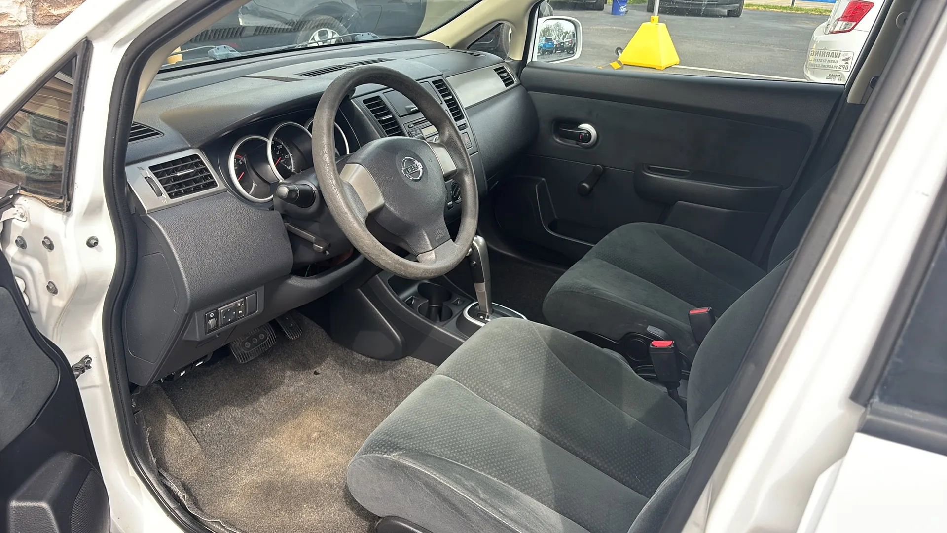 Used 2010 Nissan Versa 1.8 S image 2