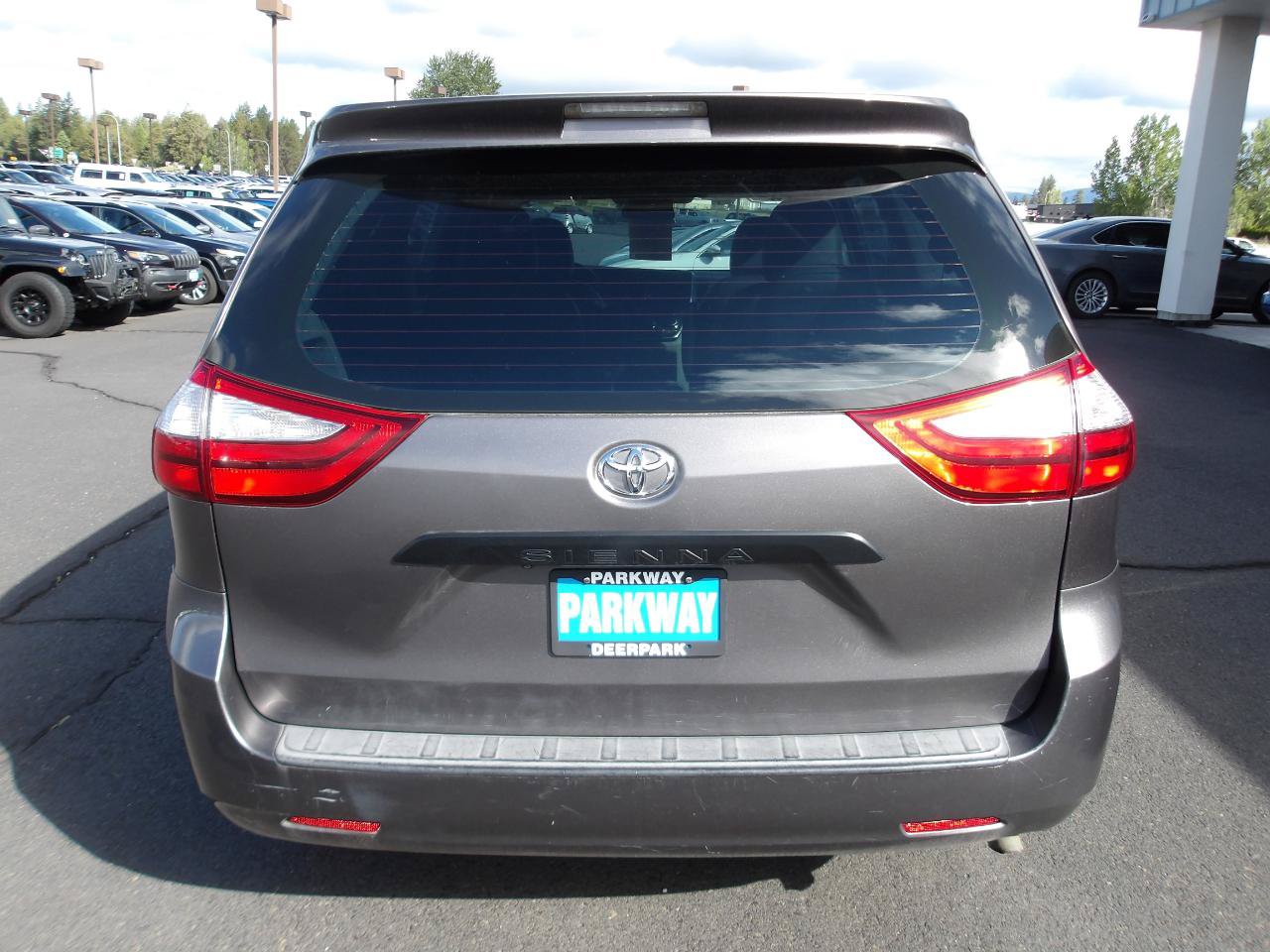 Used 2015 Toyota Sienna L FWD image 4