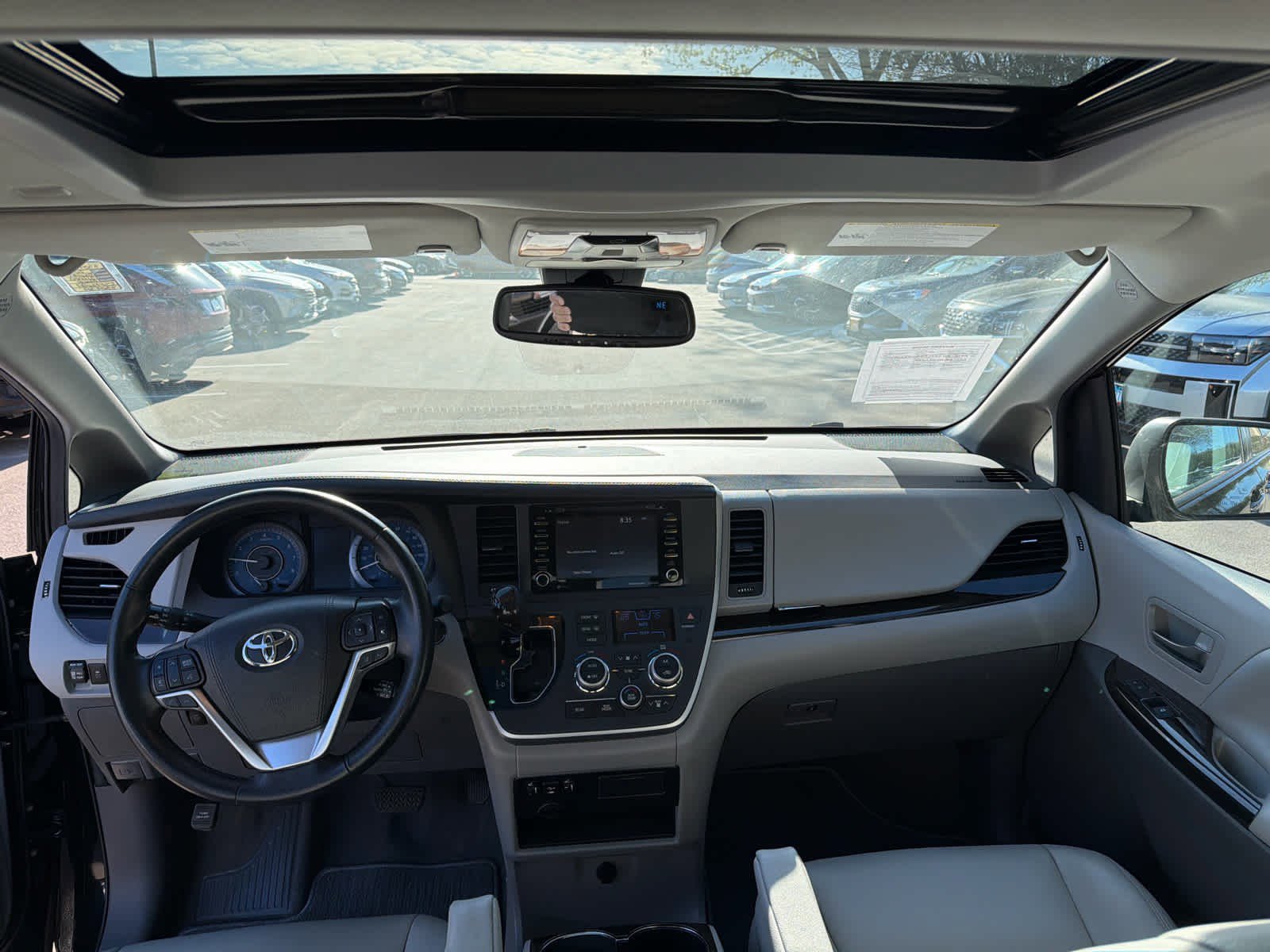 Used 2020 Toyota Sienna XLE w/ Carpet Mat Package FWD image 7