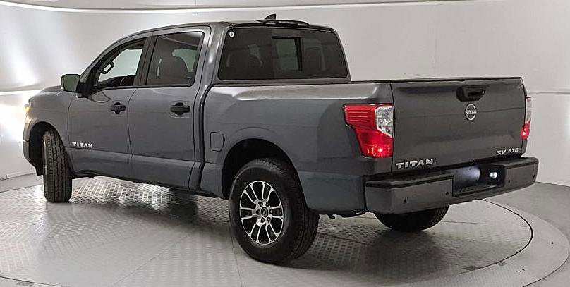 Used 2024 Nissan Titan SV image 4