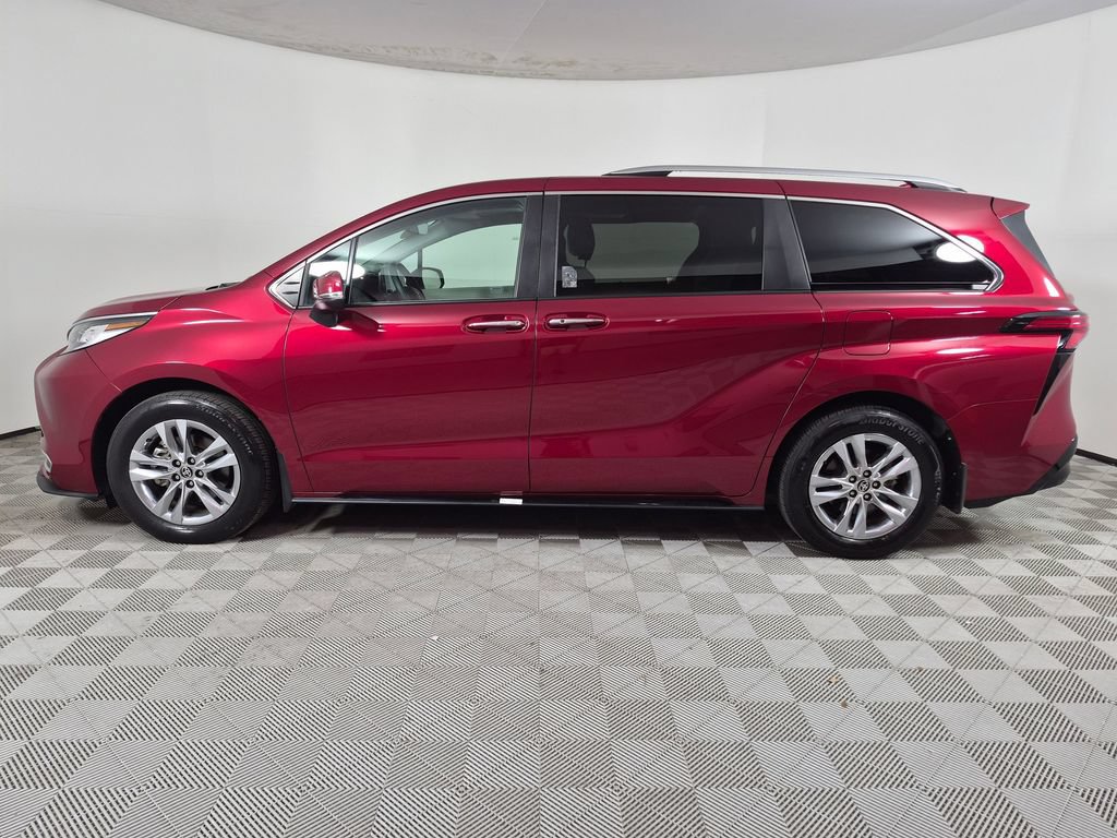 Used 2024 Toyota Sienna Limited FWD image 6
