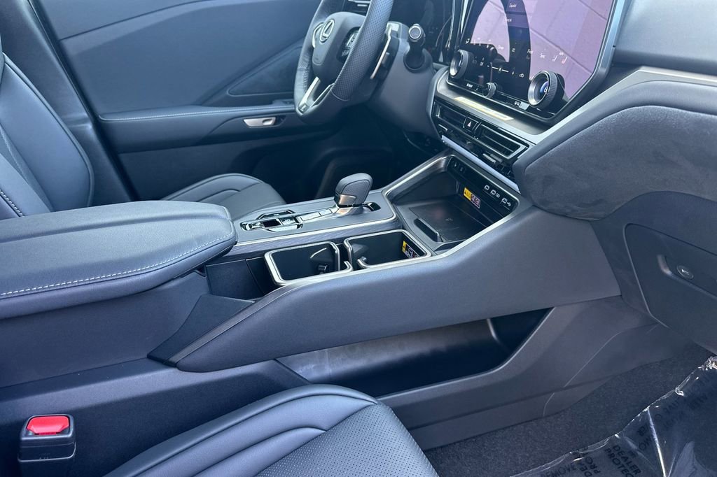New 2026 Lexus TX 500h AWD image 17
