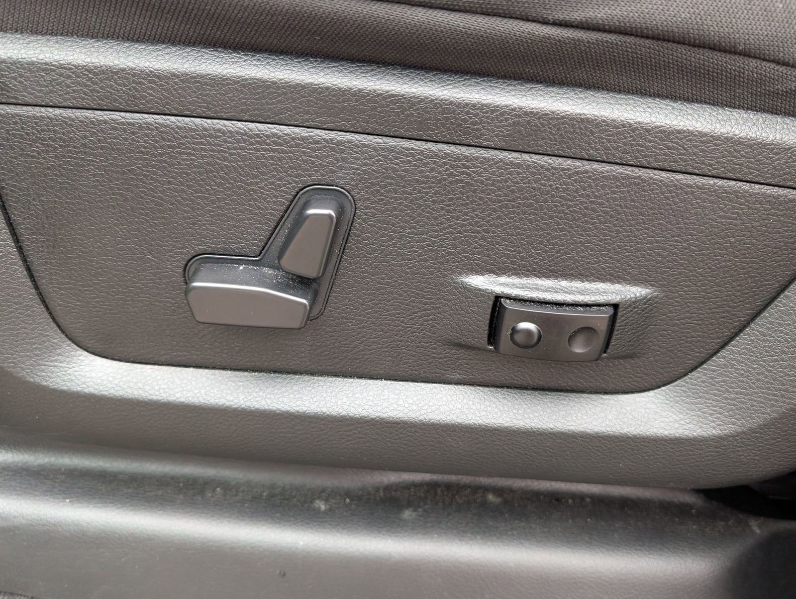 Used 2024 RAM 2500 Big Horn w/ Sport Appearance Package image 10