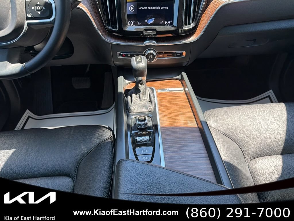 Used 2021 Volvo XC60 T5 Momentum AWD/4WD image 26