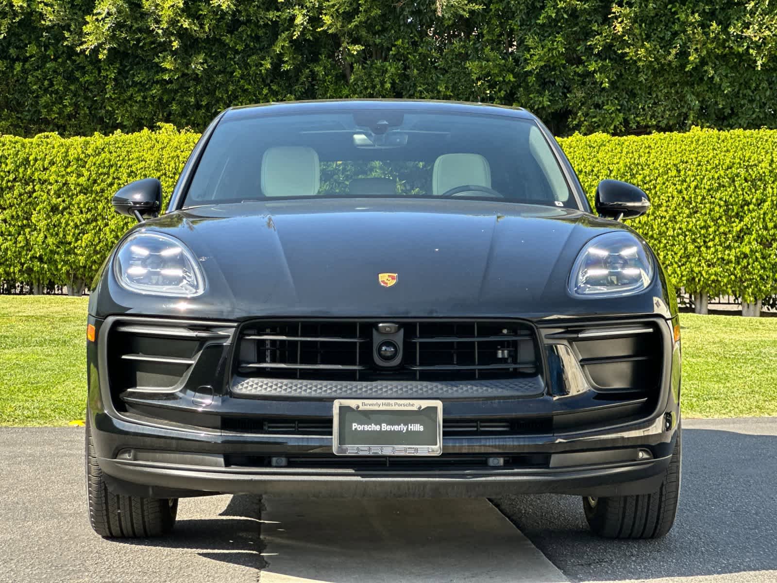 Certified 2025 Porsche Macan AWD/4WD image 11