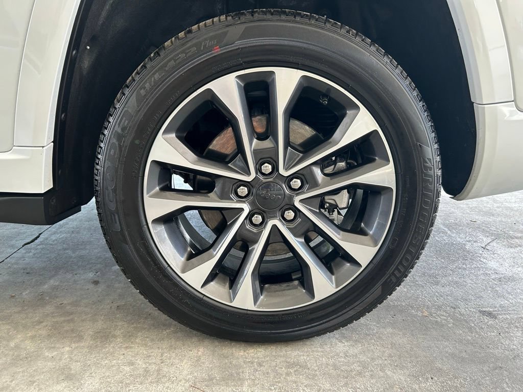Used 2025 Jeep Grand Cherokee L Overland w/ Advanced Protech Group III AWD/4WD image 19