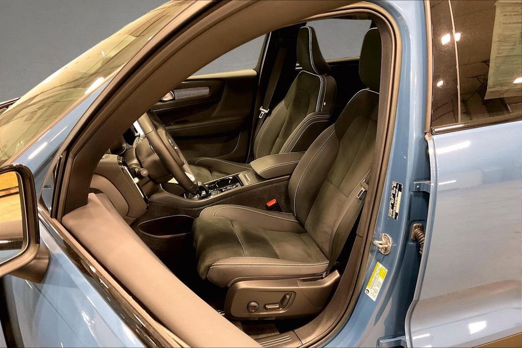 Certified 2023 Volvo XC40 B5 Plus w/ Climate Package AWD/4WD image 21