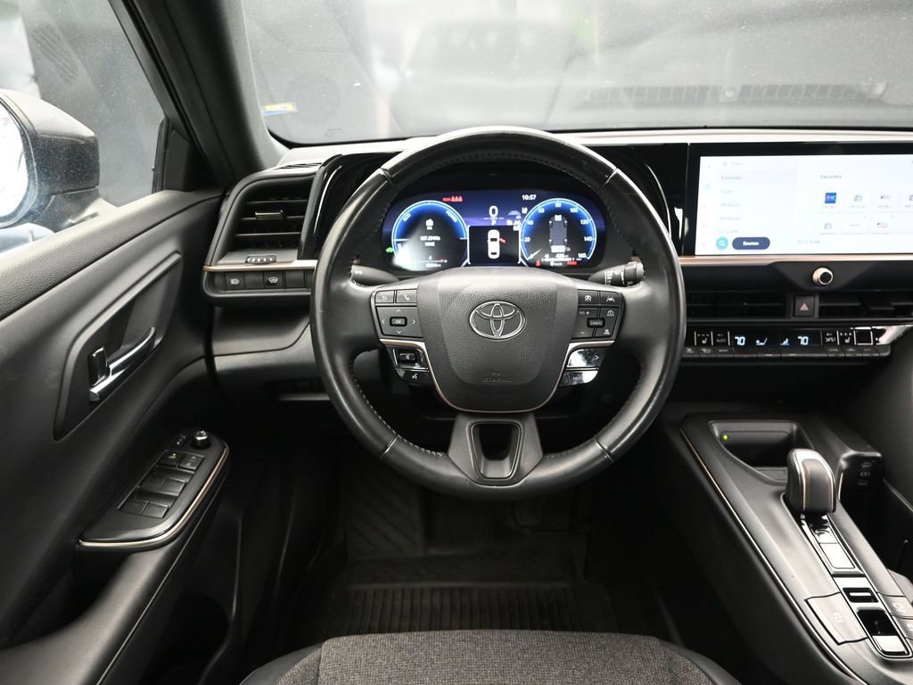 Used 2023 Toyota Crown XLE AWD/4WD image 30