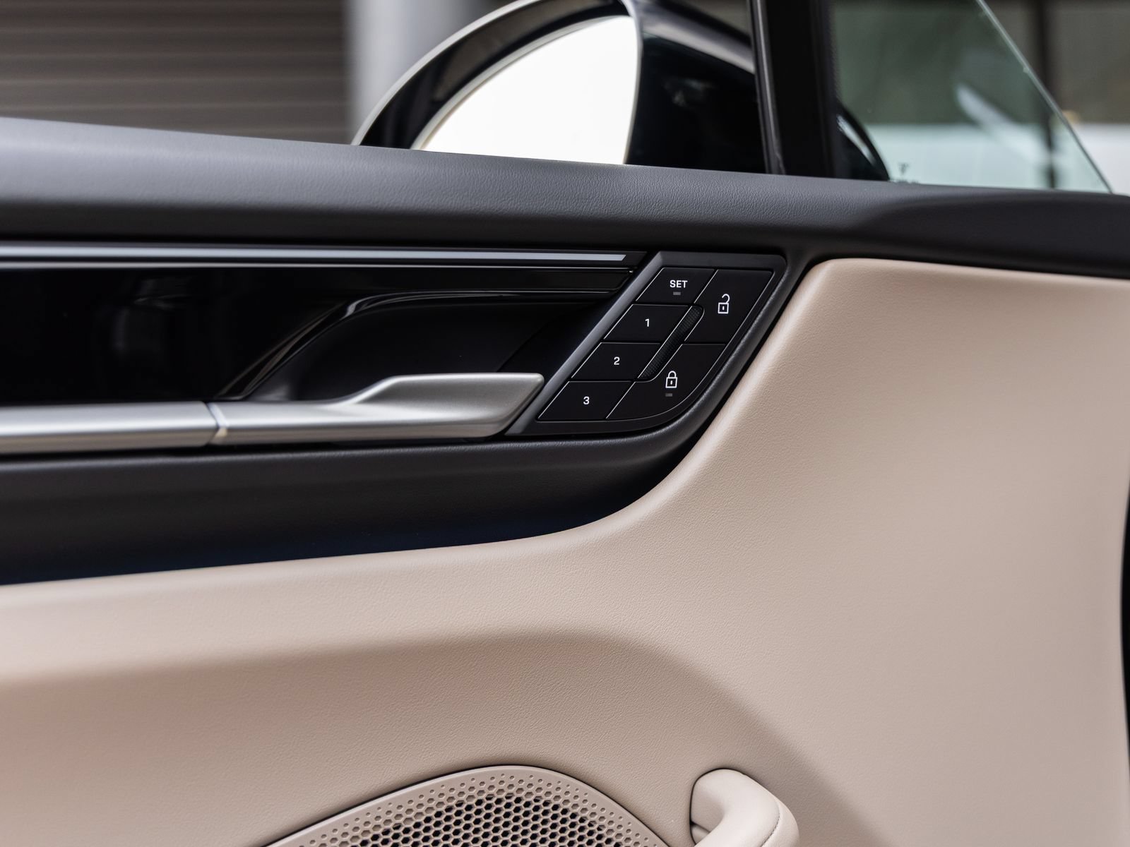 Certified 2025 Porsche Macan Electric RWD image 21