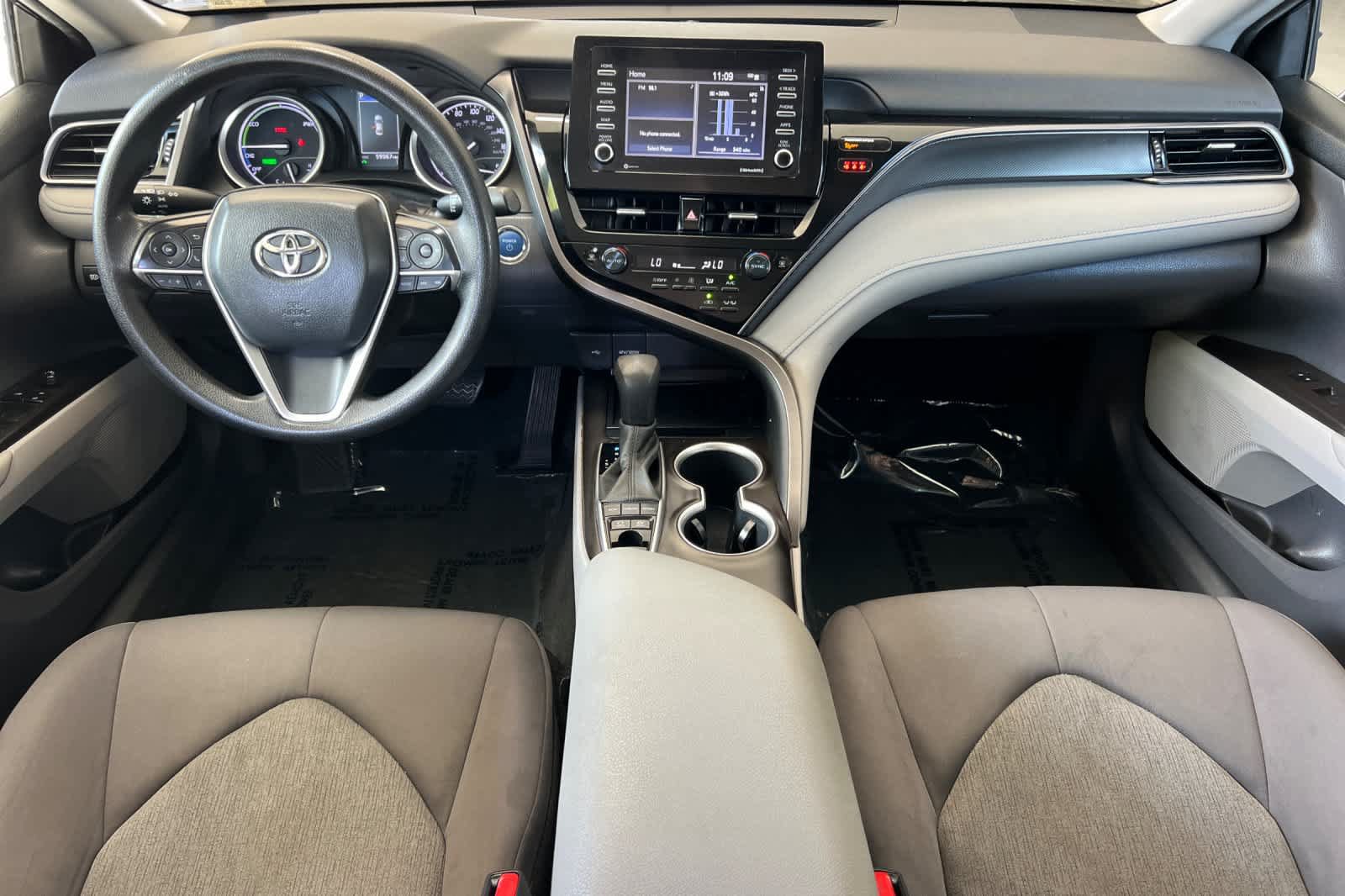Used 2022 Toyota Camry LE FWD image 3
