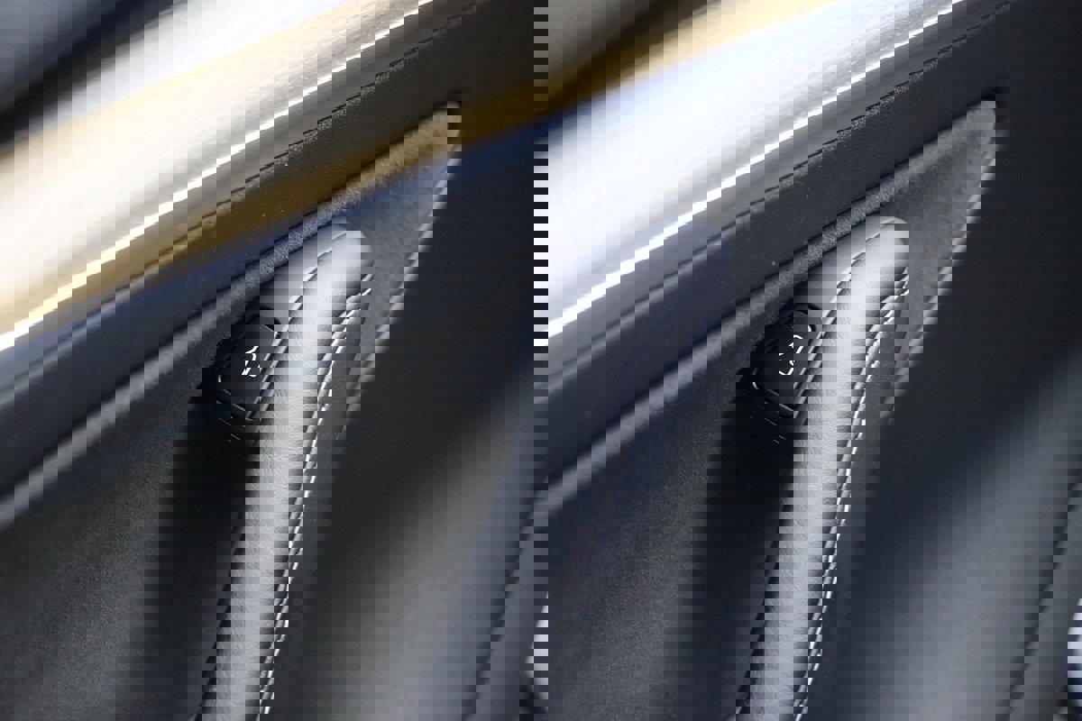 Used 2023 Tesla Model 3 Standard Range image 31