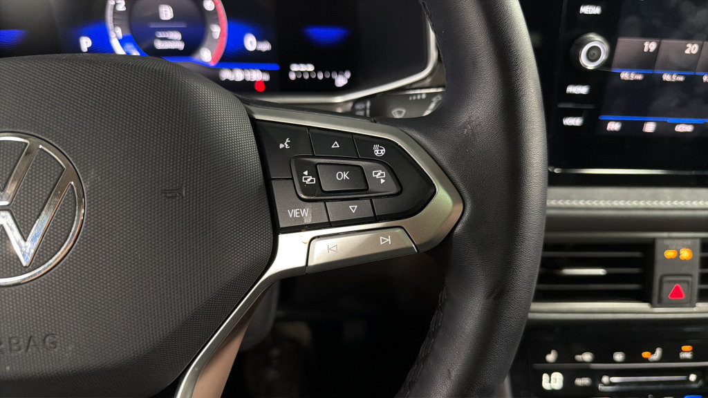 Certified 2025 Volkswagen Taos SE AWD/4WD image 32