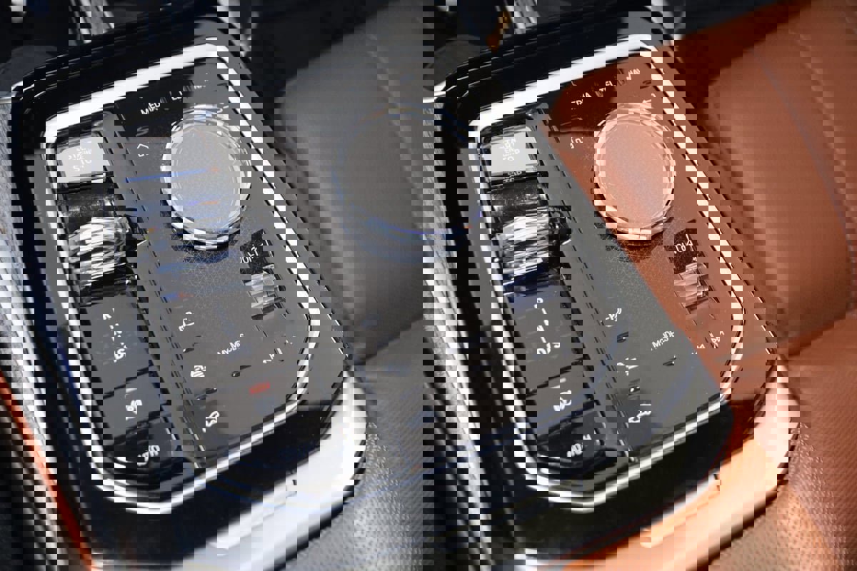 Used 2023 BMW 760i xDrive image 37