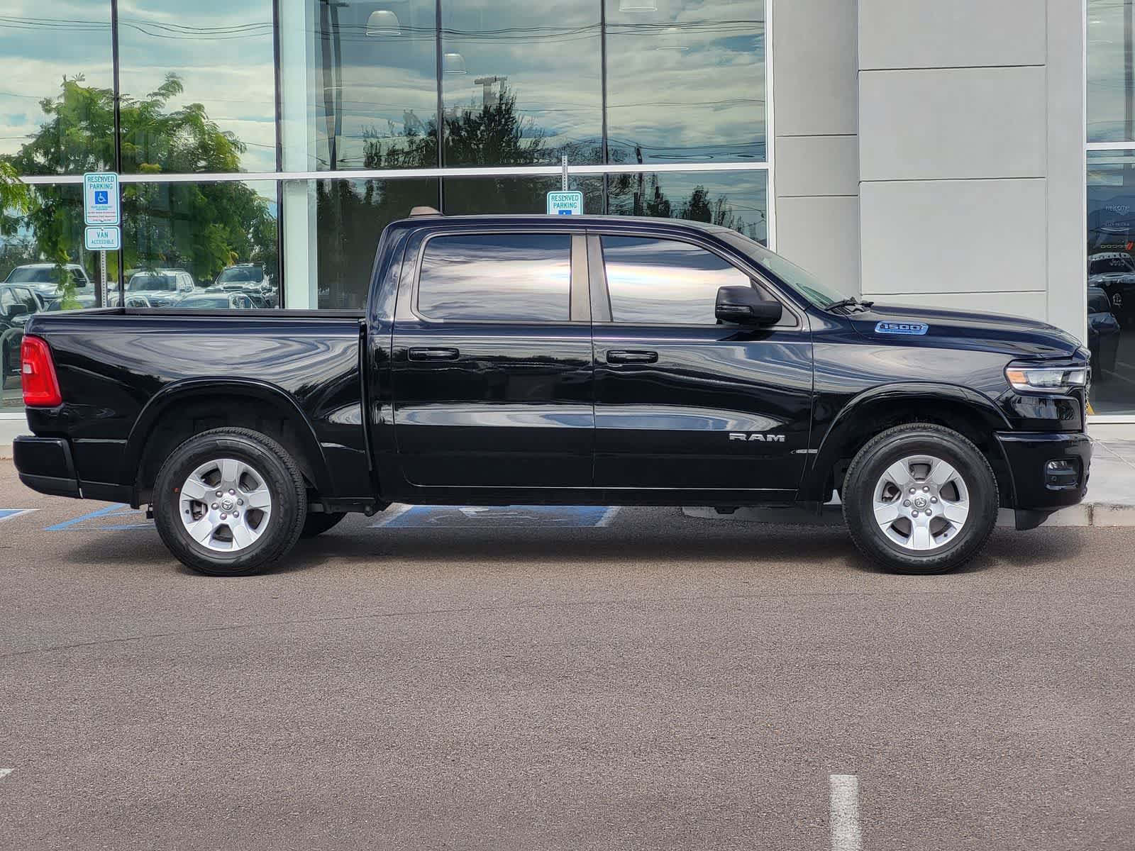 Used 2025 RAM 1500 Big Horn AWD/4WD image 4