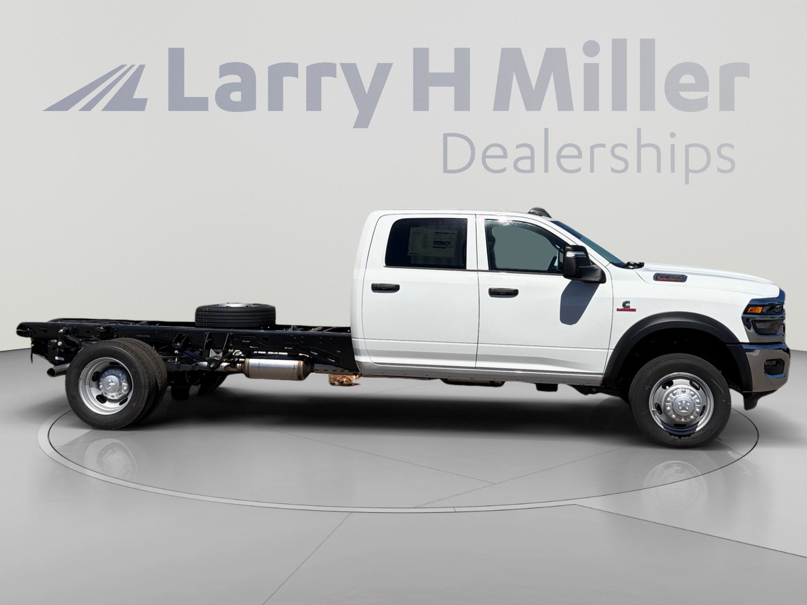 New 2027 RAM 5500 Tradesman w/ Chrome Appearance Group AWD/4WD image 6