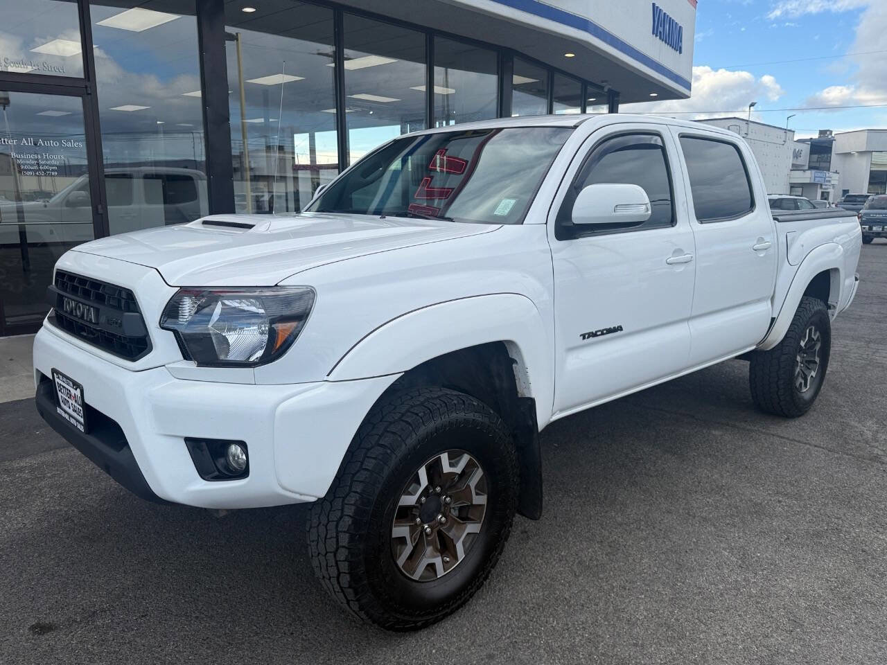 Used 2015 Toyota Tacoma TRD Pro w/ Off Road Towing Package image 1