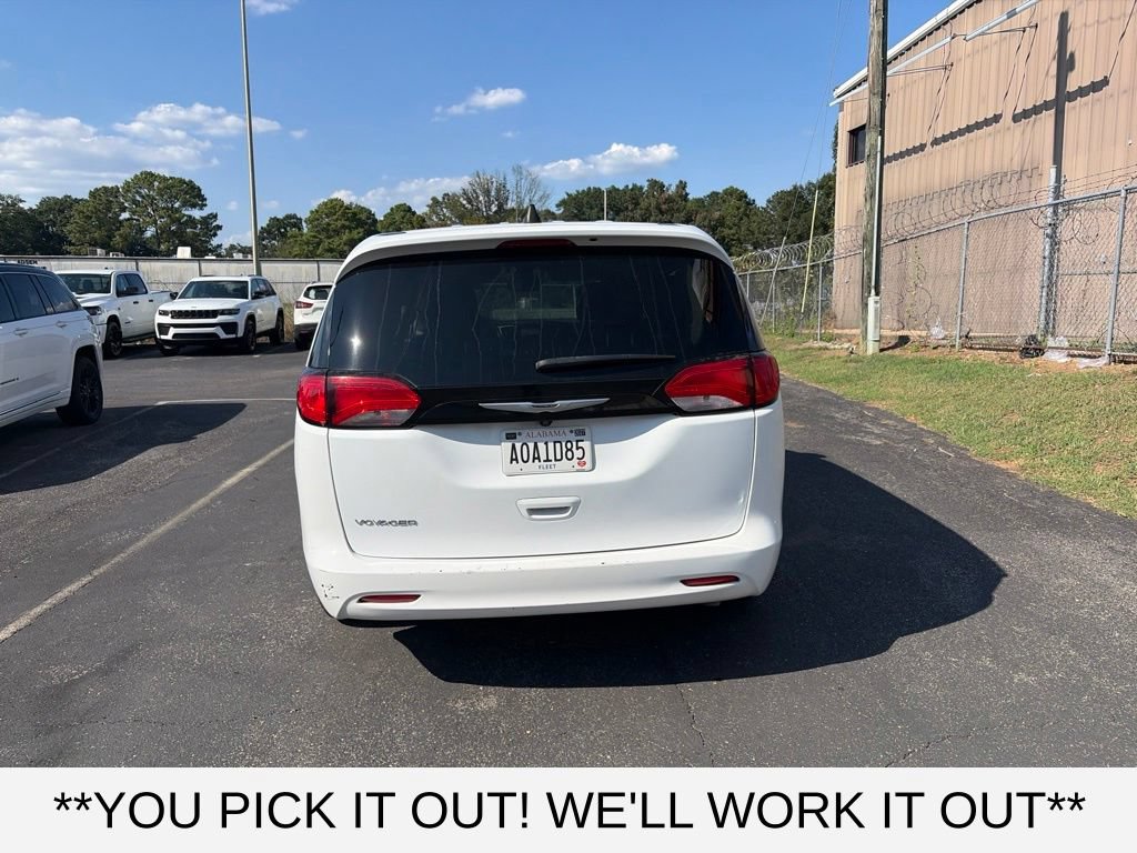 Used 2023 Chrysler Voyager LX FWD image 5