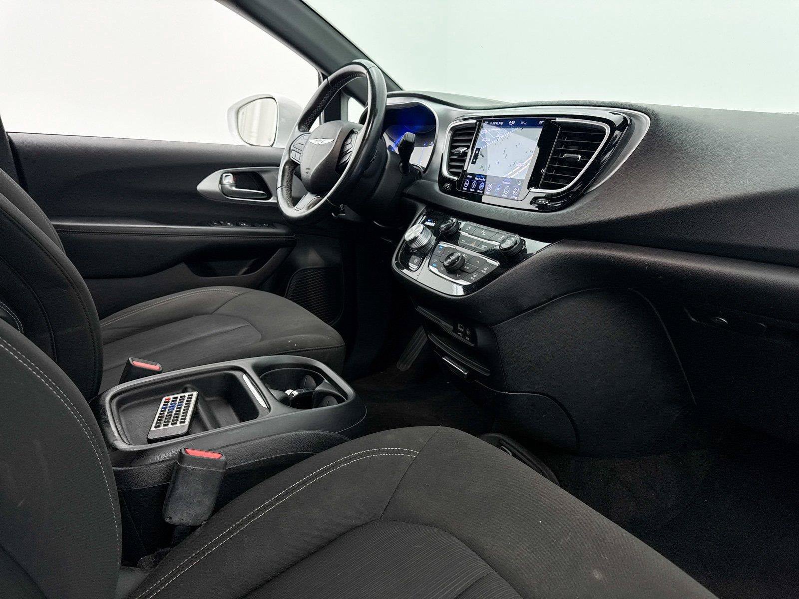 Used 2018 Chrysler Pacifica Touring Plus w/ S Appearance Package FWD image 12