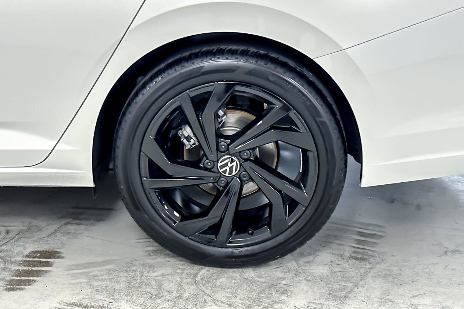 New 2025 Volkswagen Jetta SE image 23