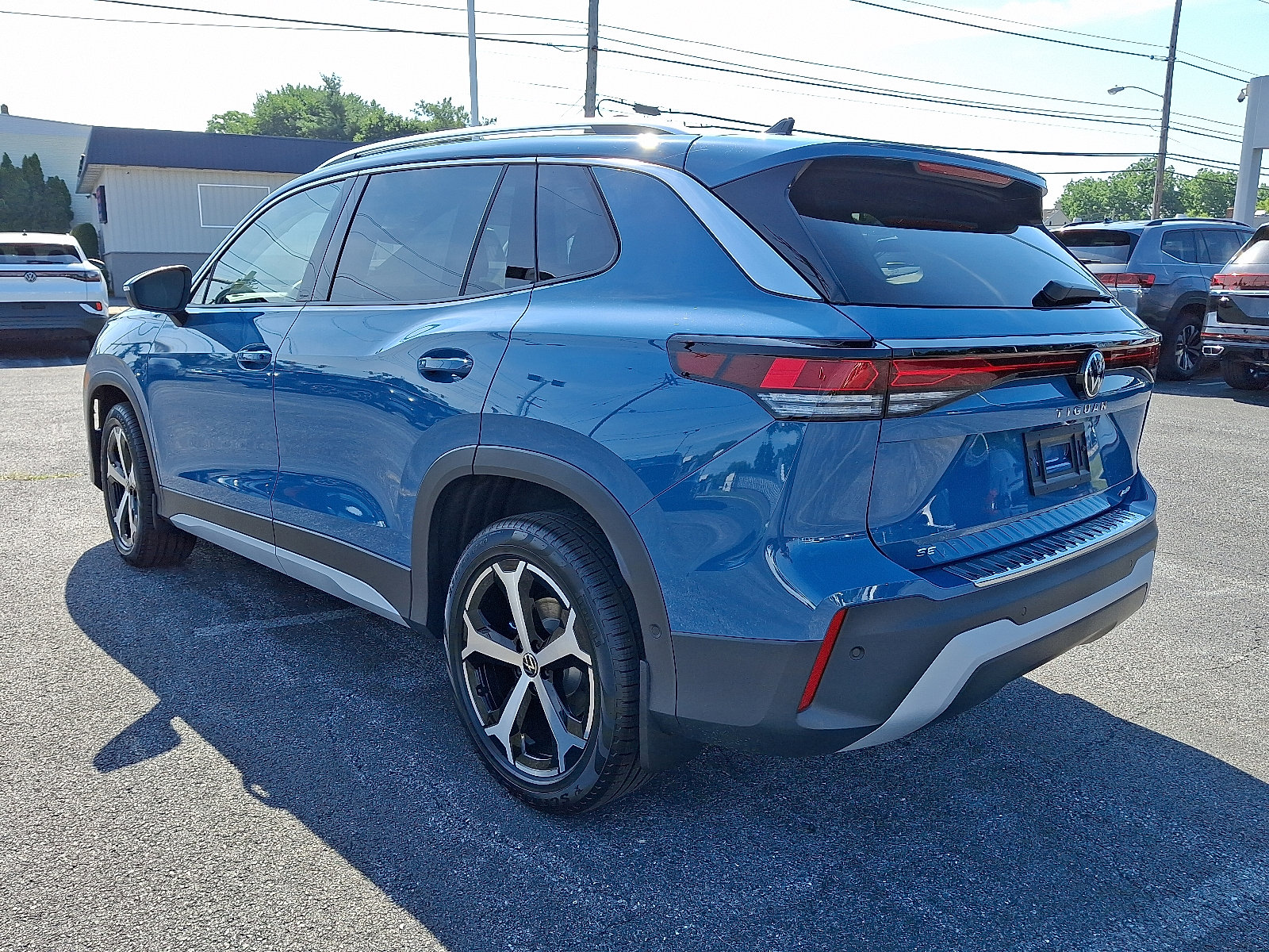 New 2025 Volkswagen Tiguan SE image 4