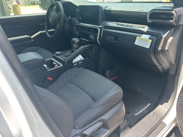 Used 2025 Toyota Tacoma SR5 AWD/4WD image 18