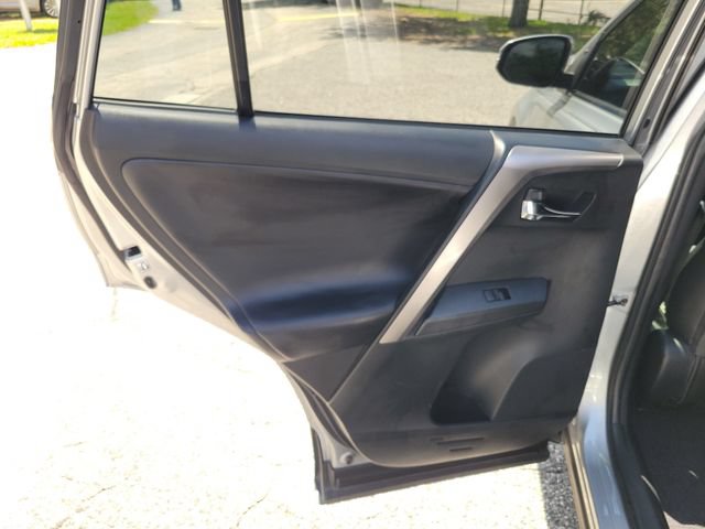 Used 2018 Toyota RAV4 XLE FWD image 14