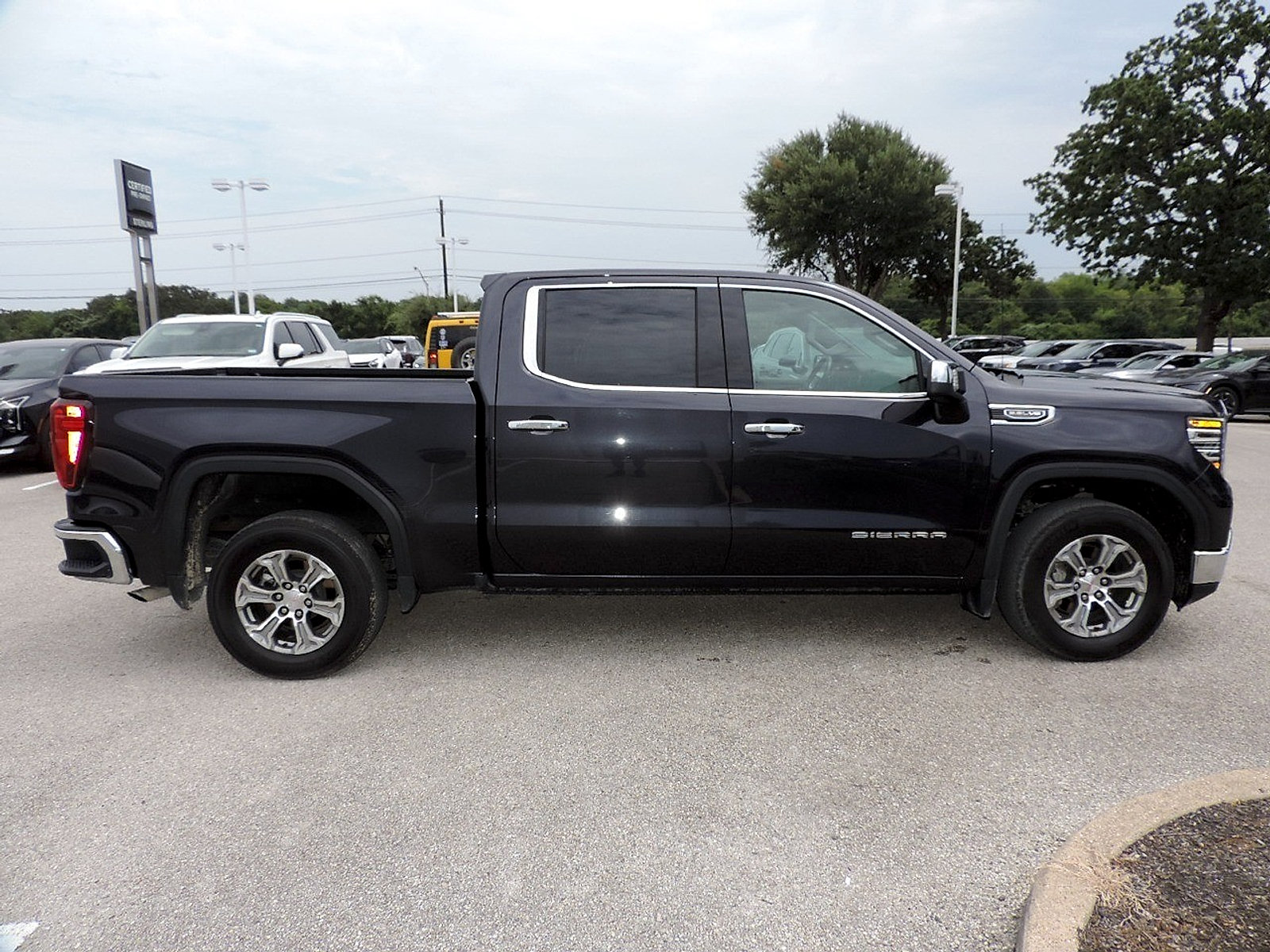 Used 2025 GMC Sierra 1500 SLT RWD image 4