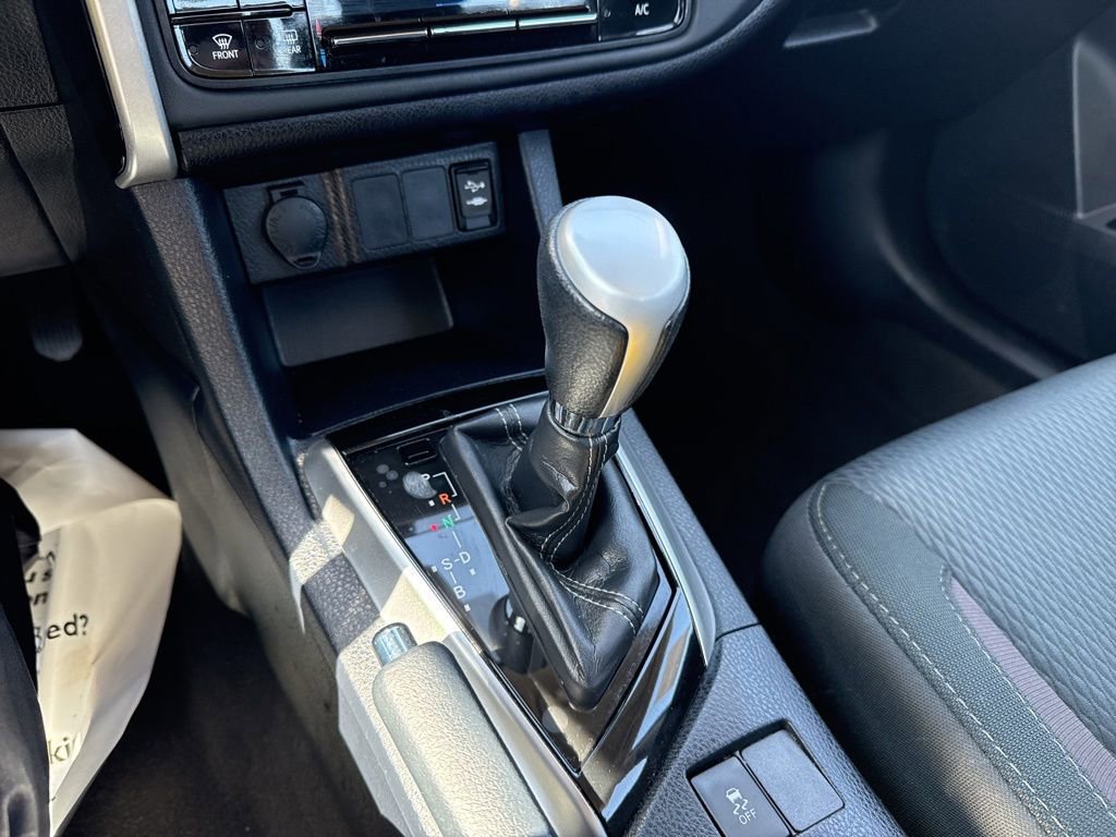 Used 2017 Toyota Corolla LE w/ Carpet Mat Package (TMS) FWD image 12