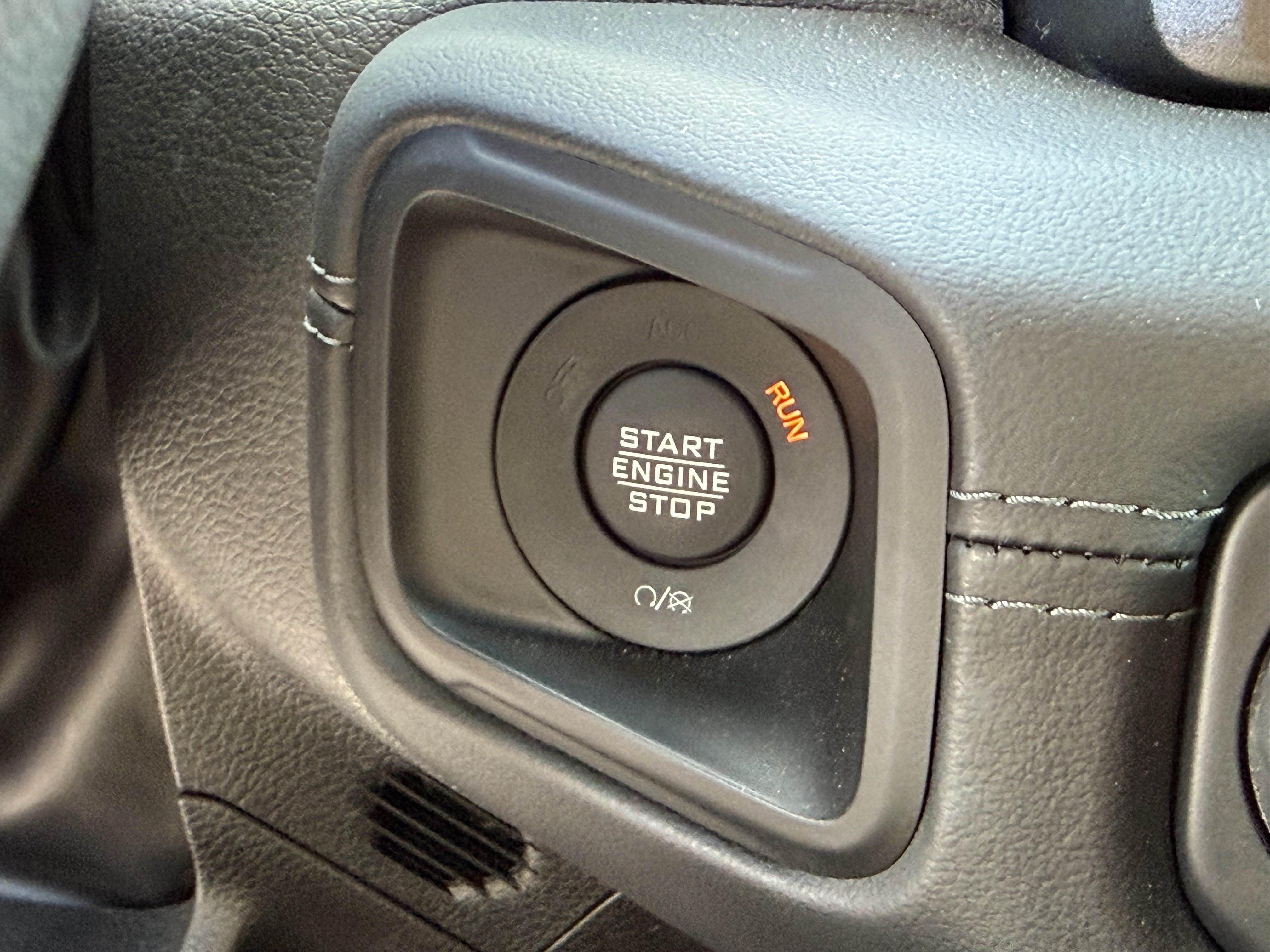 Used 2025 Jeep Wrangler Unlimited Sahara AWD/4WD image 25