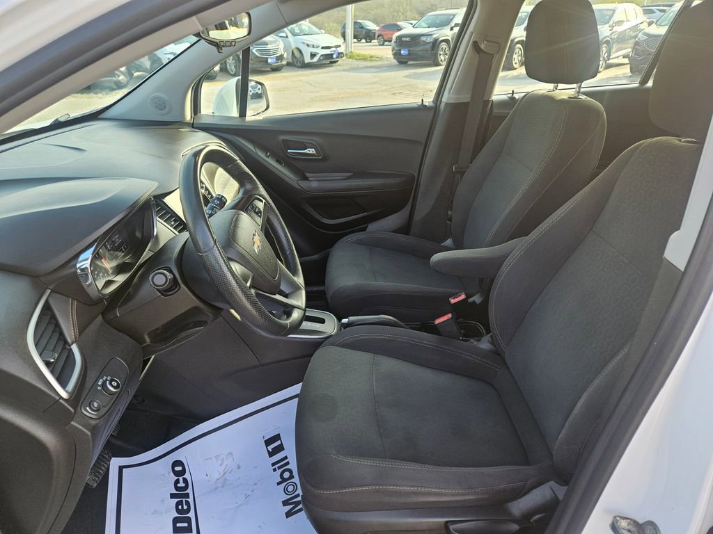 Used 2019 Chevrolet Trax LS AWD/4WD image 22