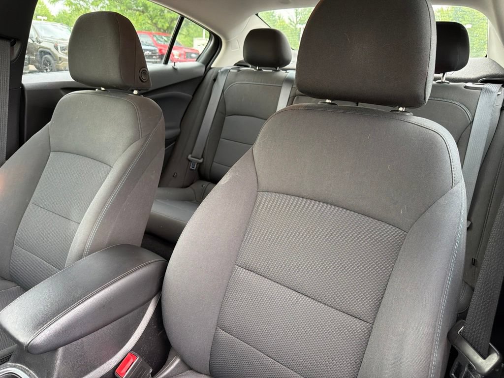 Used 2018 Chevrolet Cruze LT FWD image 8