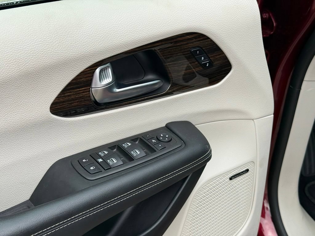 Used 2023 Chrysler Pacifica Limited w/ Uconnect Theater Family Group AWD/4WD image 11