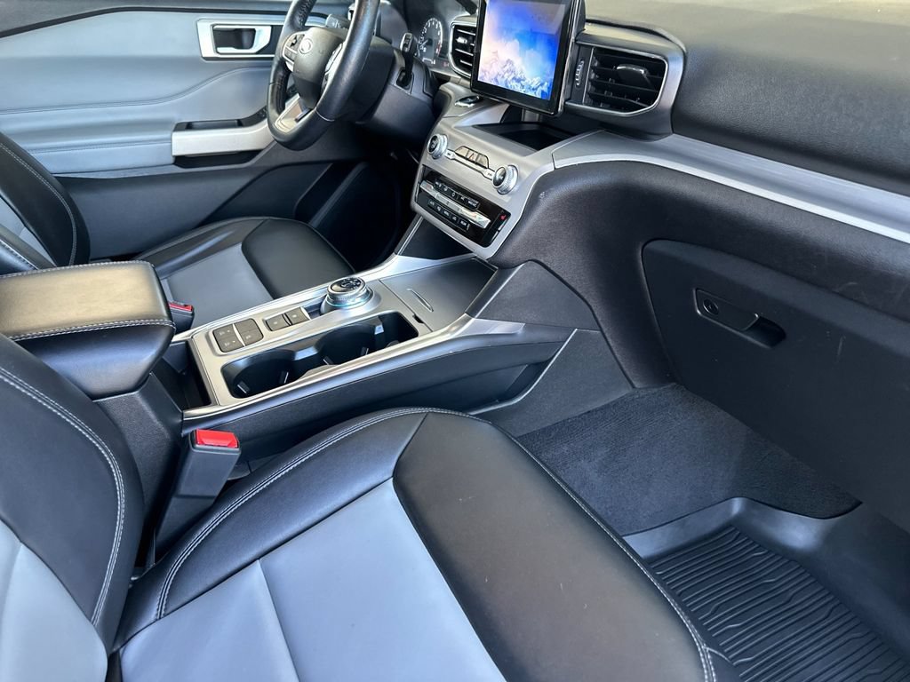 Certified 2023 Ford Explorer XLT w/ Equipment Group 202A RWD image 16