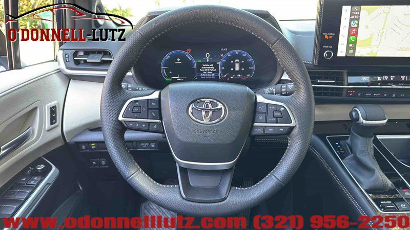 Used 2025 Toyota Sienna Platinum image 22