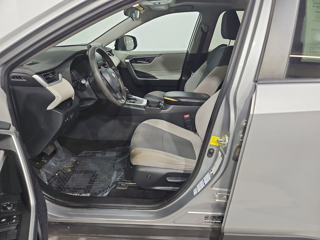 Used 2019 Toyota RAV4 XLE w/ Carpet Mat Package image 10