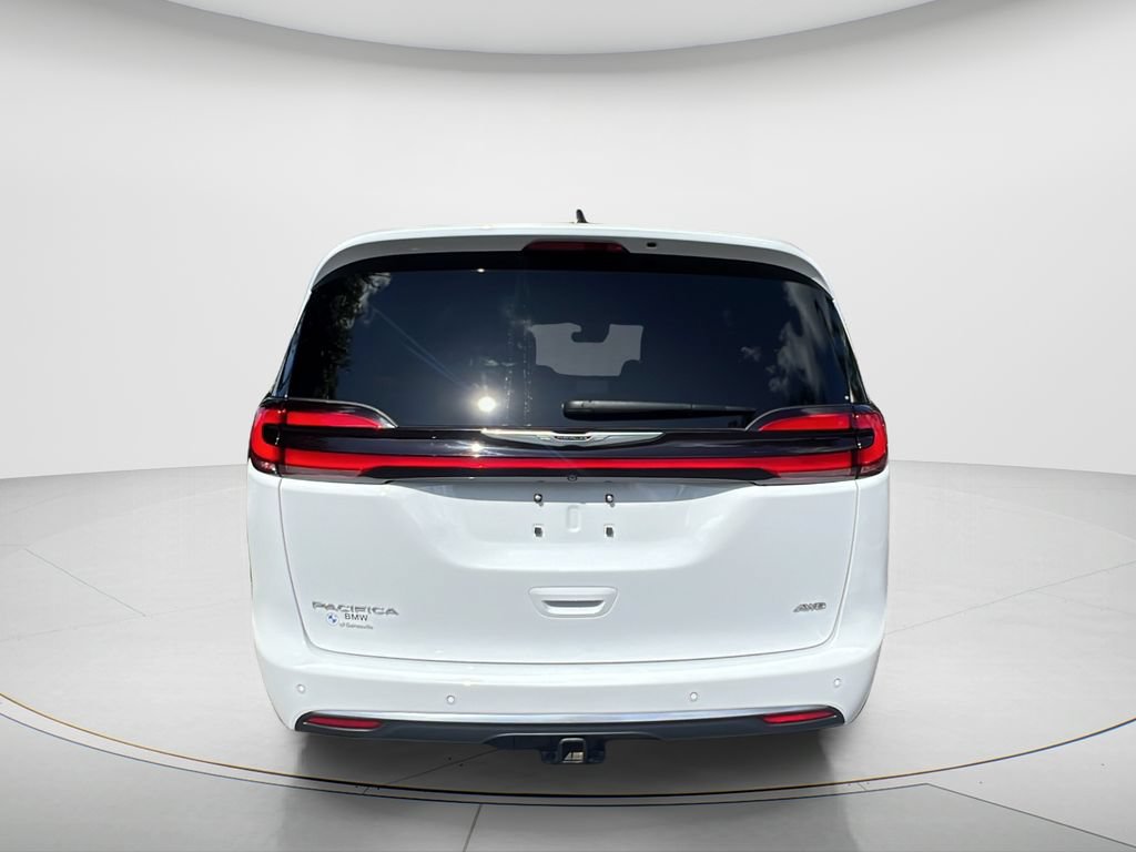 Used 2024 Chrysler Pacifica Pinnacle w/ Trailer Tow Group AWD/4WD image 6