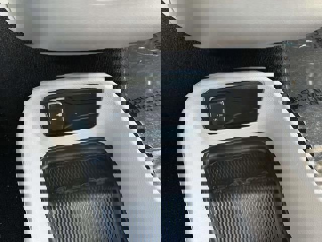 Used 2023 Chrysler Pacifica Touring-L image 28