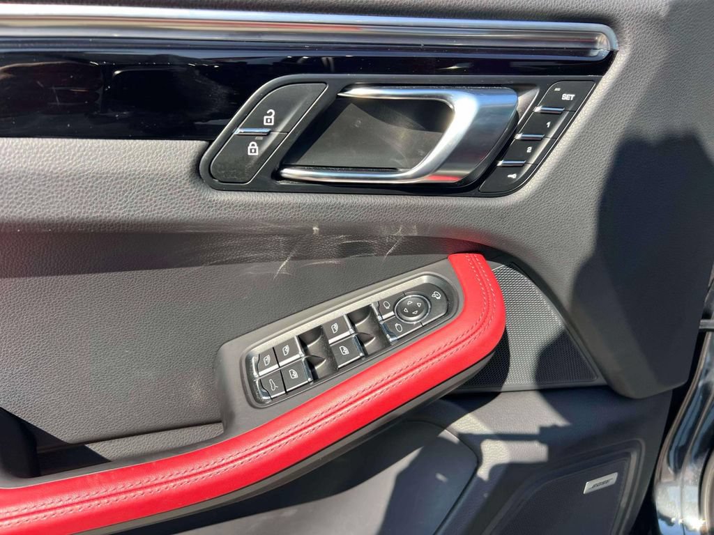 Used 2024 Porsche Macan S AWD/4WD image 16