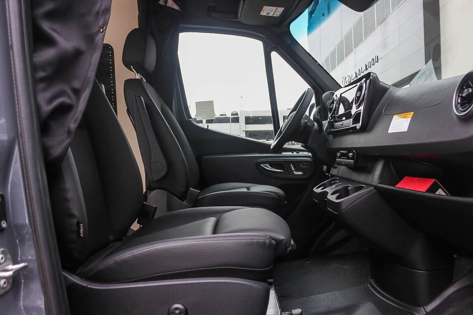 Used 2023 Mercedes-Benz Sprinter 2500 image 17